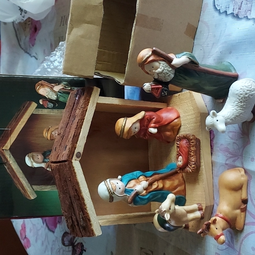 HOME for the Holidays Porcelain Nativity Scene Set of 7 Figures with Wood Crèche